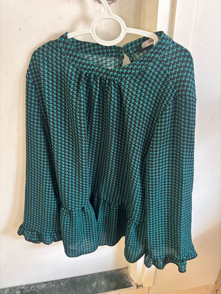 Chic Green Houndstooth Blouse
