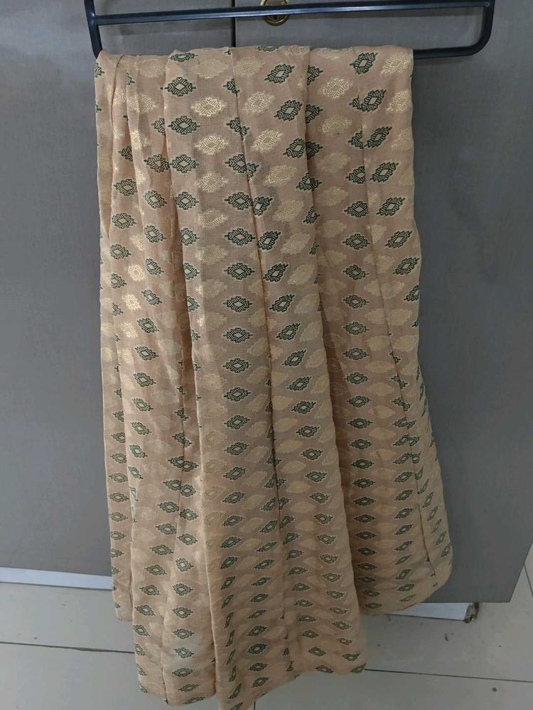 Elegant skirt with Intricate Pattern