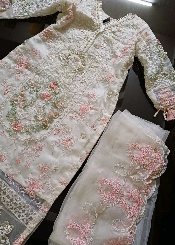 Elegant Embroidered Pakistani Kurta Set