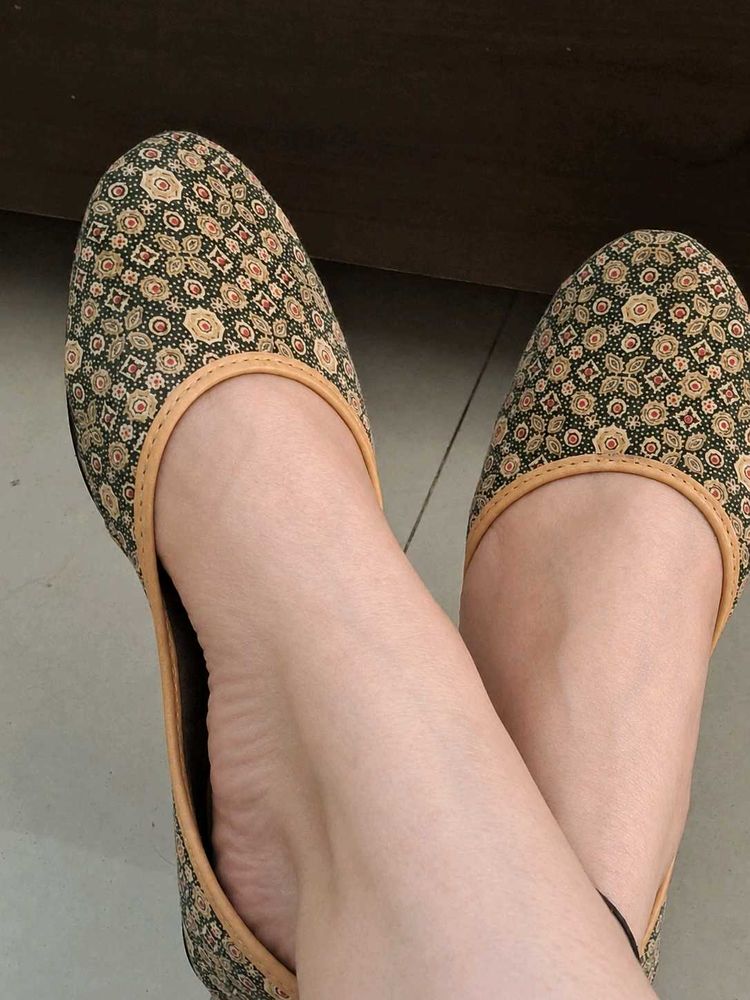 Juttis - Flat Sandals
