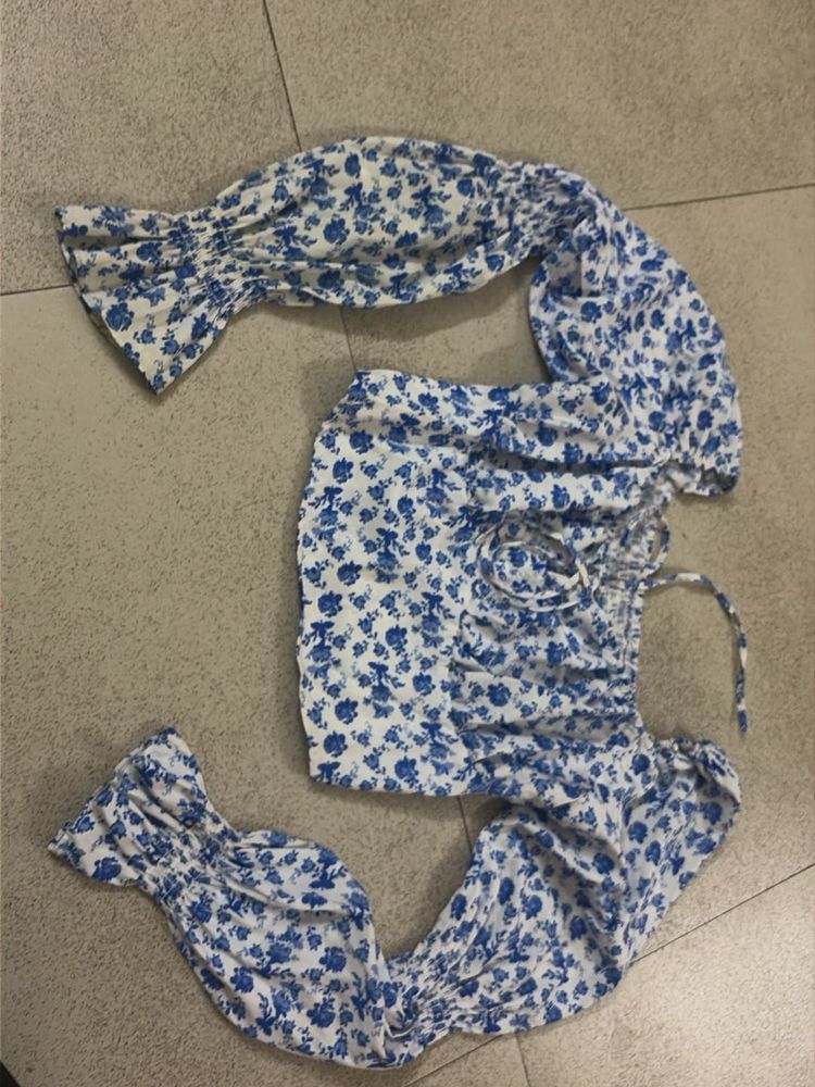 Blue Floral Puff Sleeve Crop Top
