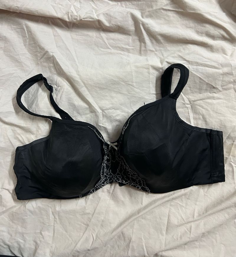 Elegant Black Lace Trim Bra