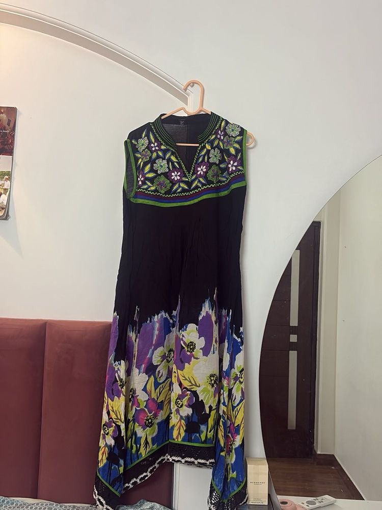 Black Embroidered Floral Kurta