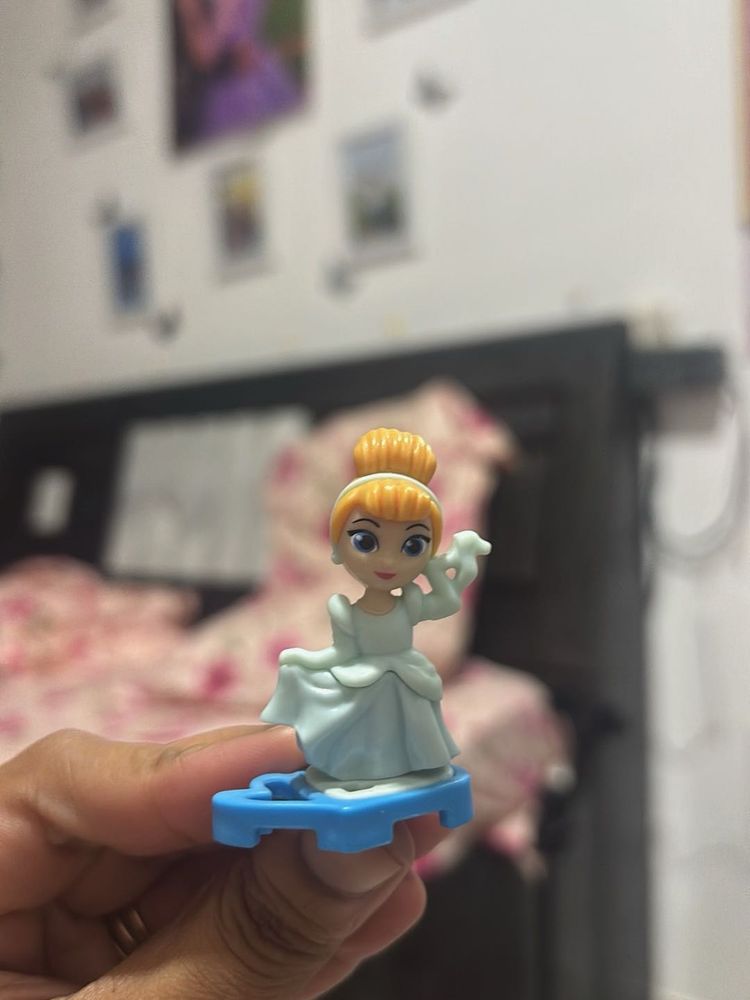 Disney Princess Cinderella Kinder Surprise Toy