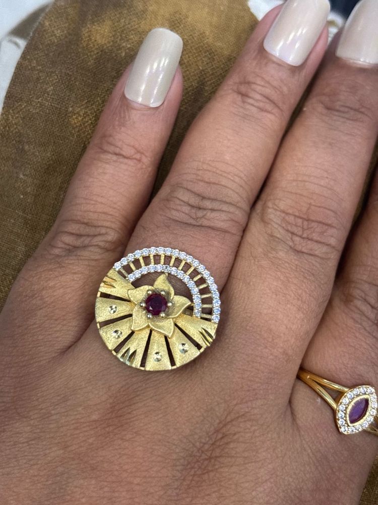 Stunning Gold Flower Ring