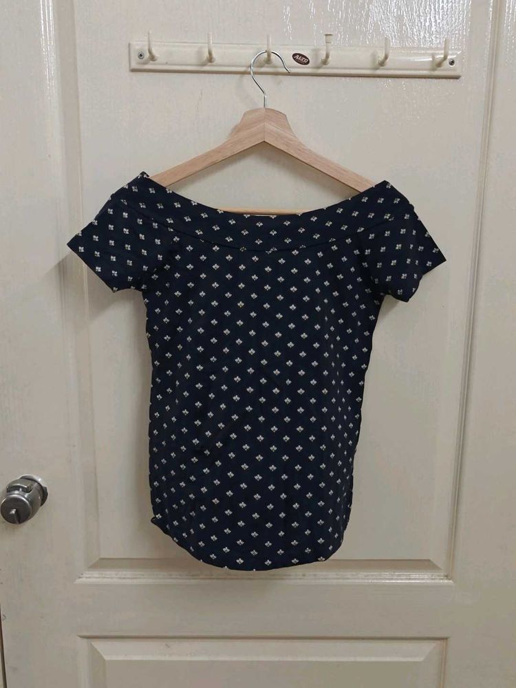 Only Chic Off-Shoulder Blouse