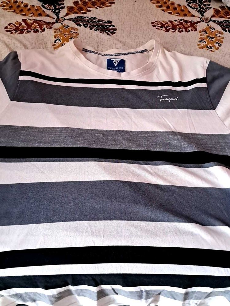 Branded tshirt ✨️✨️✨️✨️