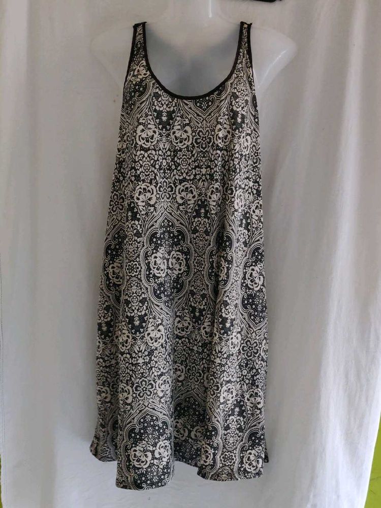 Stylish Black &amp; White Pattern Dress
