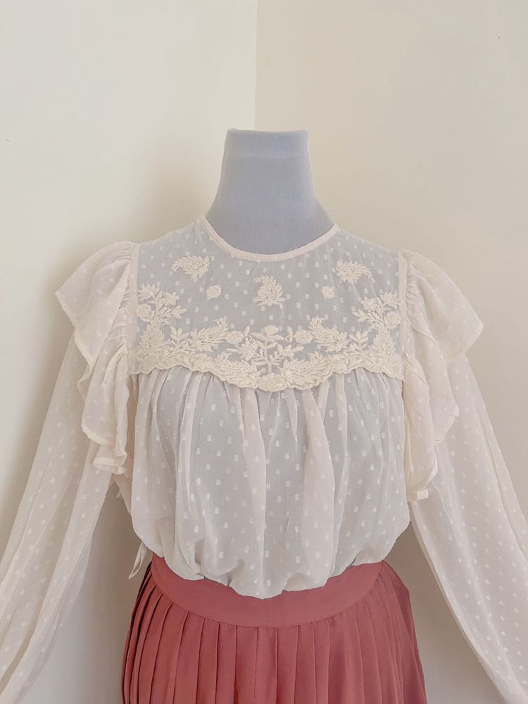 ZARA WITH TAGS EMBROIDERED BLOUSE