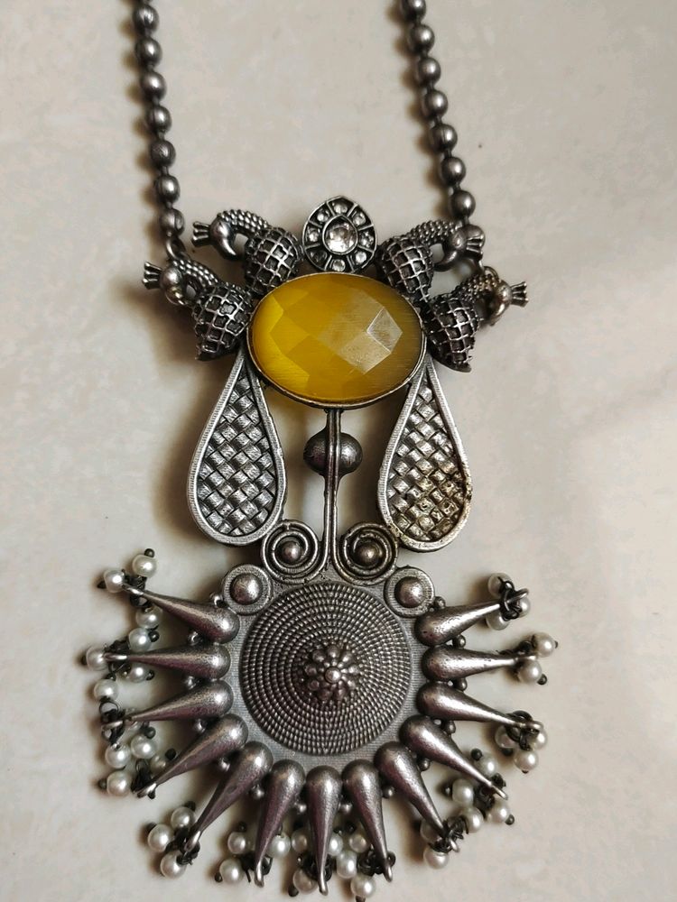SLA long necklace
