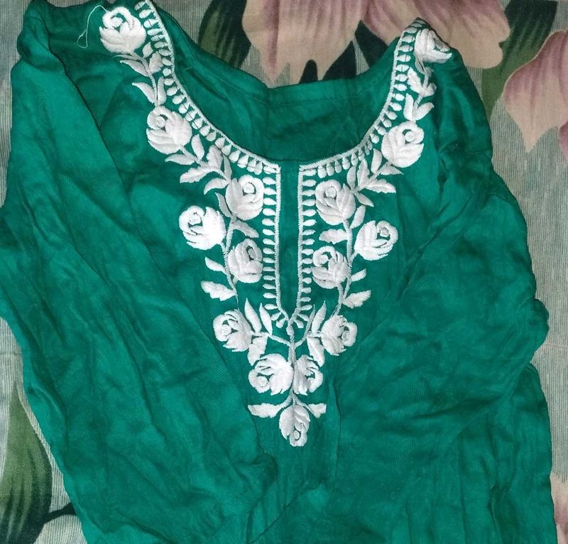Elegant Emerald Green Embroidered Kurta
