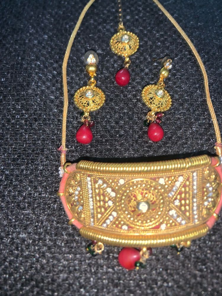 Gold-tone Marvadi Set