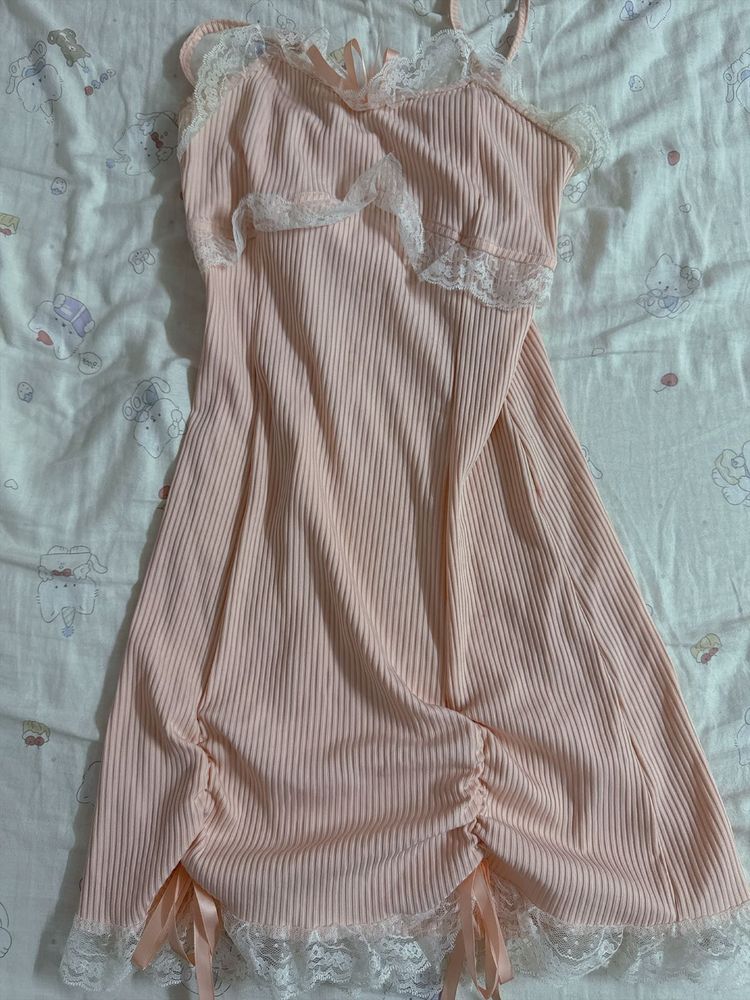 pink dress