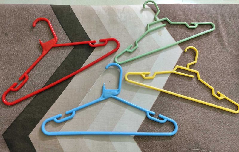 ● Plastic Hangers ●