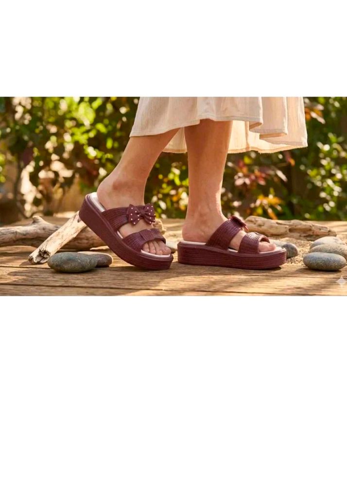 Chic Maroon Bow Slides