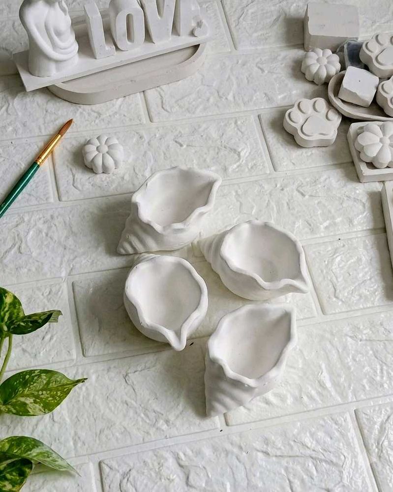 Beautiful Coach candle holder set of 4