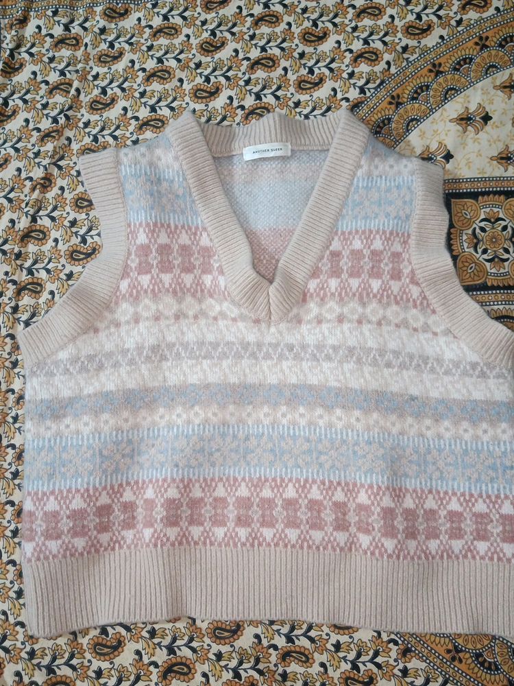 Sweater Vest Size: Length 17.7 Inch Waist : 39 inch