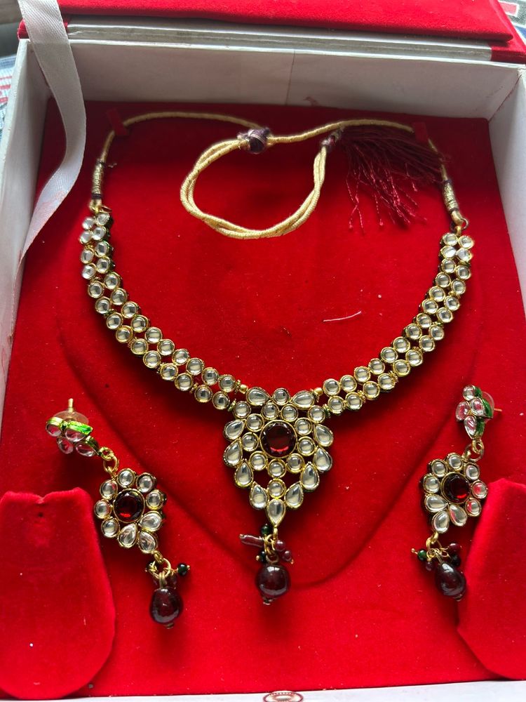 Stunning Kundan Necklace and Earrings Set