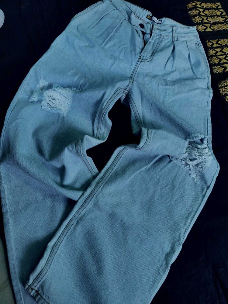 snatched Distressed Light Wash Jeans