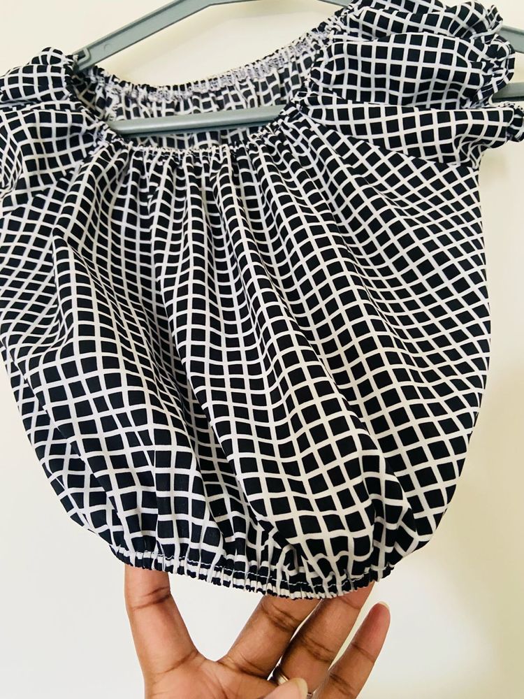 Chic Black &amp; White Checkered Blouse
