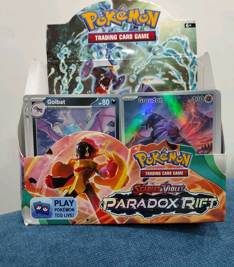 Pokemon Scarlet &amp; Violet Paradox Rift 300 card ass