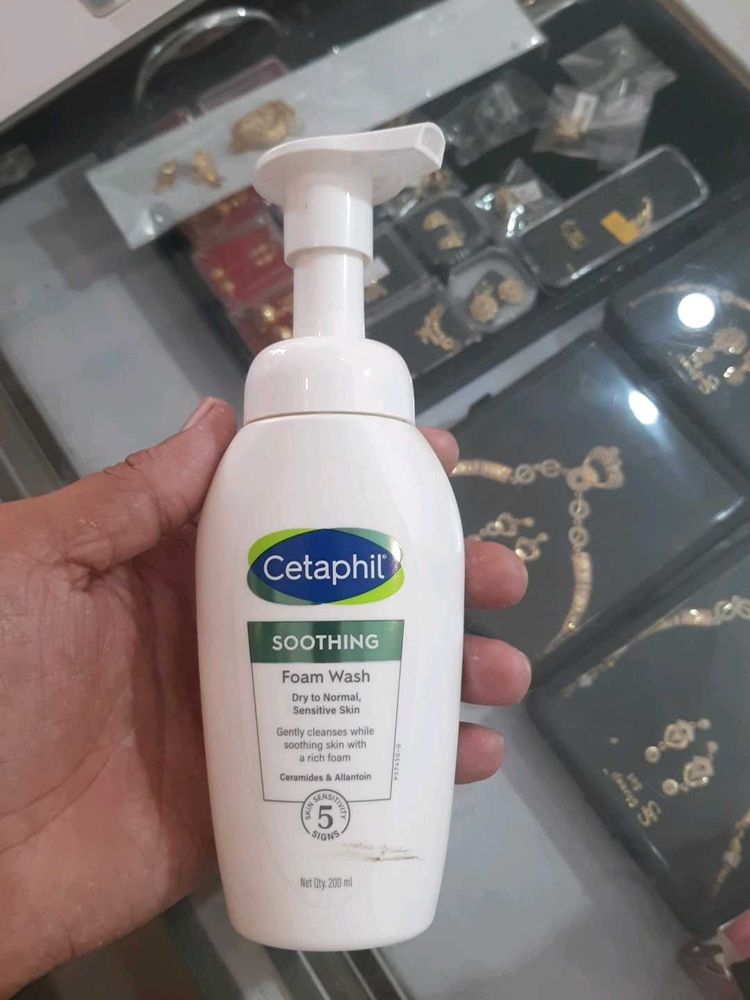 Cetaphil Soothing Foam Wash