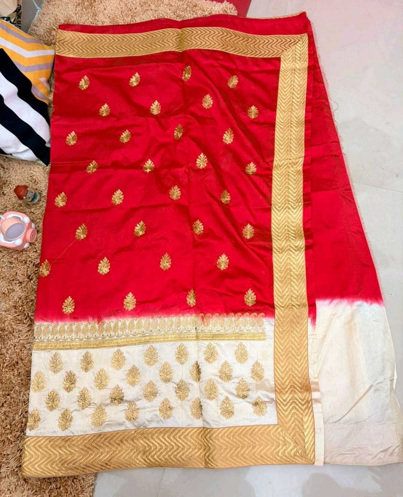 Elegant Red &amp; Cream Saree with Gold Embellishments
