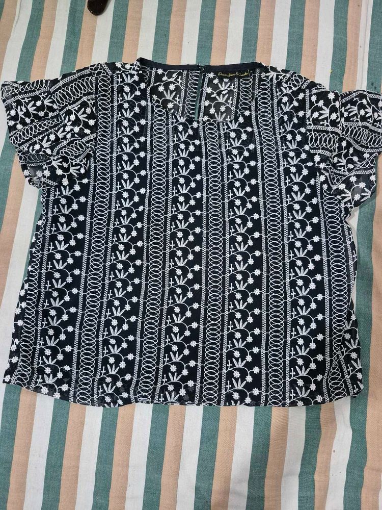 Stylish Black &amp; White Embroidered Kurta Top