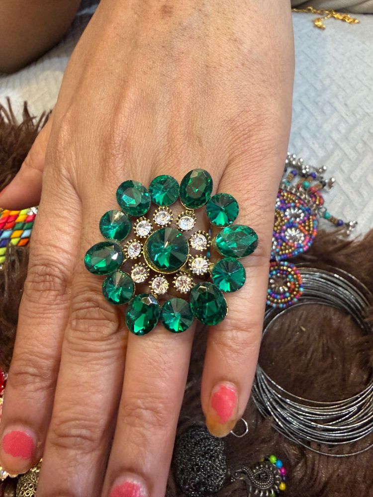 combo Stunning Emerald Statement Ring