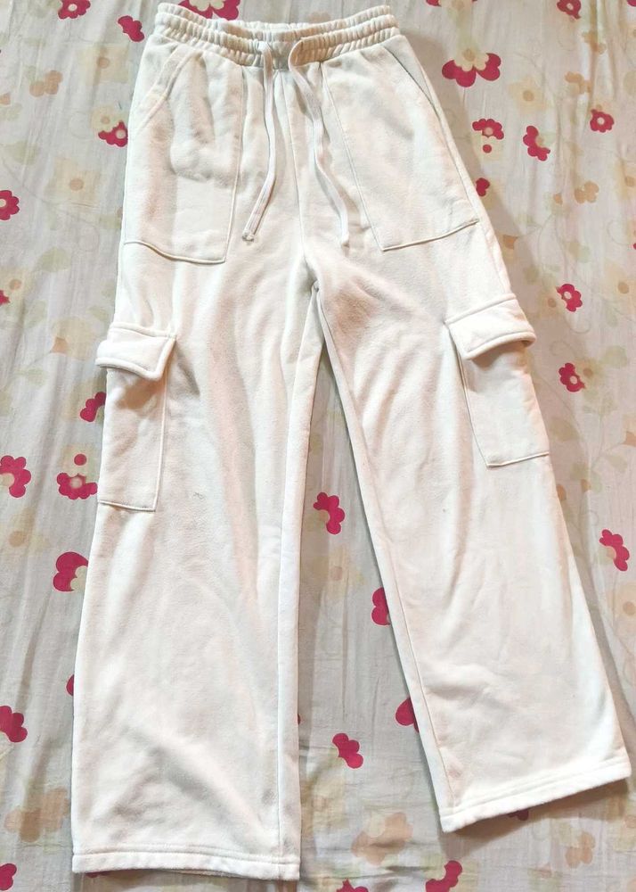 ⭑.ᐟWhite Cargo Sweatpants𑣲⋆