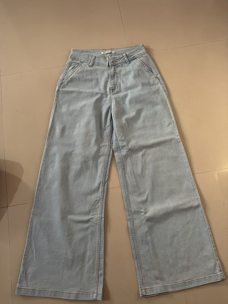 Wide Leg Light Wash Jeans