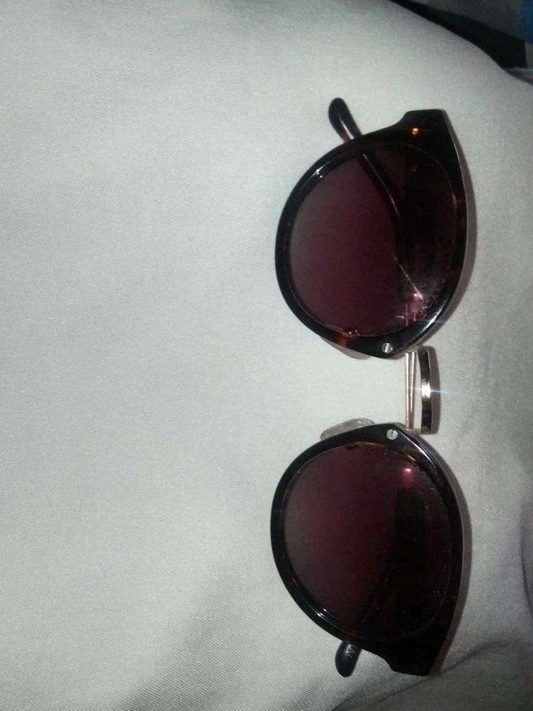 Round Sunglasses with Tortoise Shell Frame Women