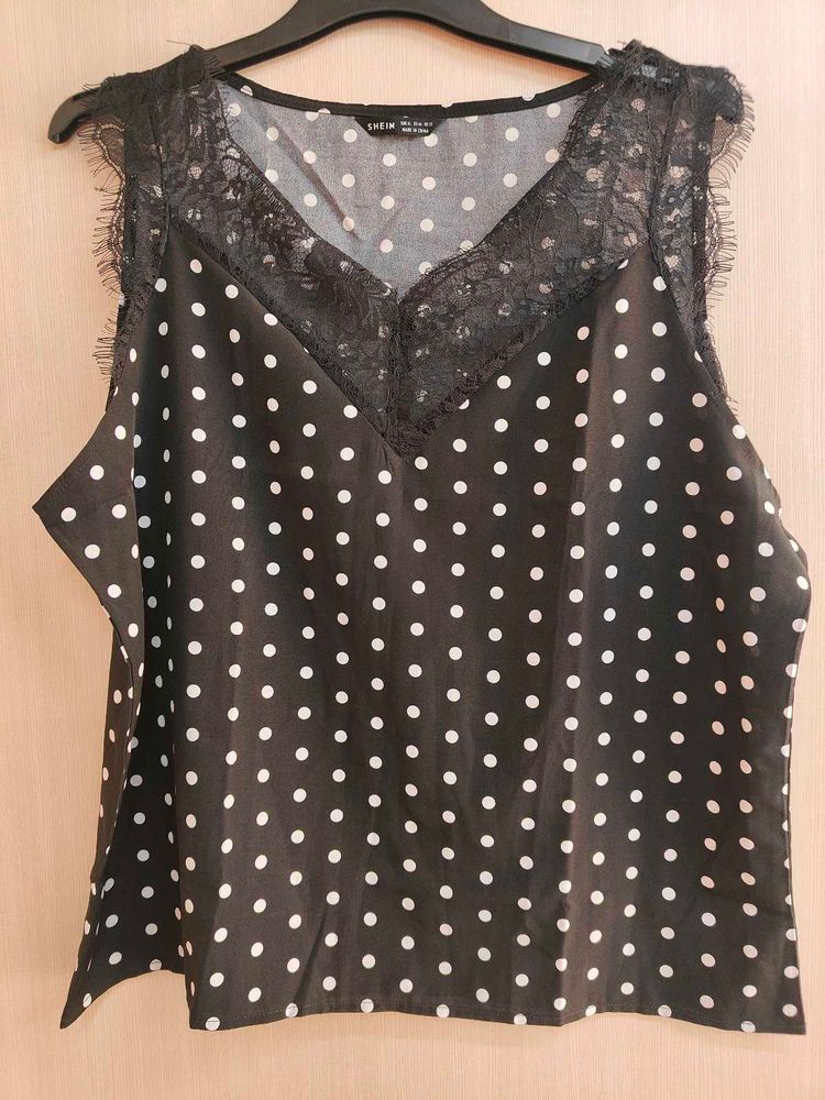 Sleevless Causal V Neck Top With Lace
