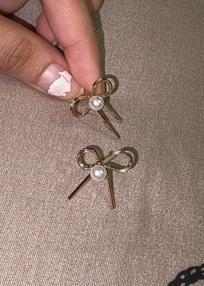 Chic Bow Pearl Earrings