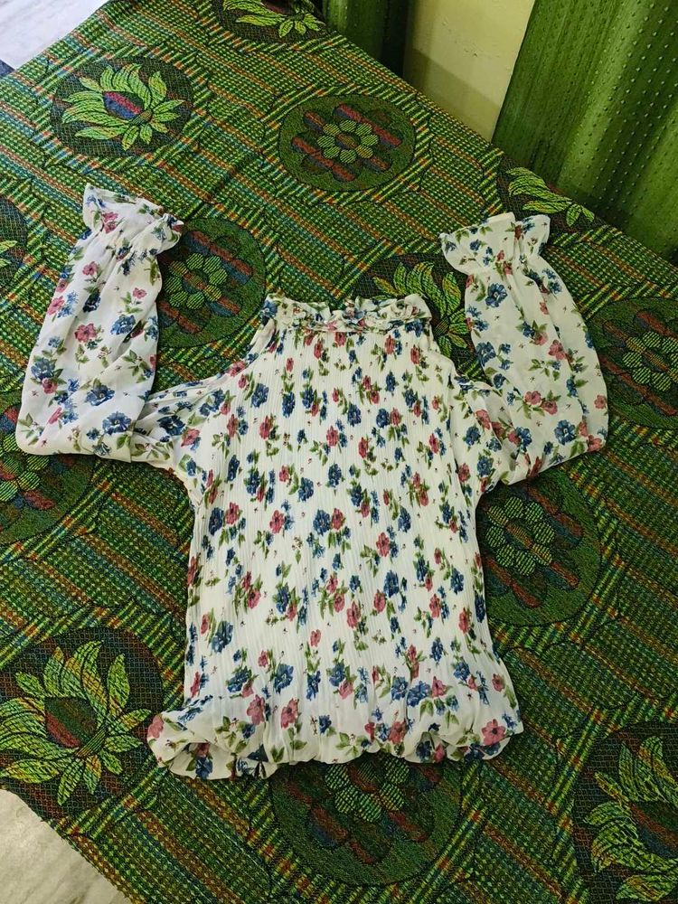 Floral Print Cold Shoulder Top