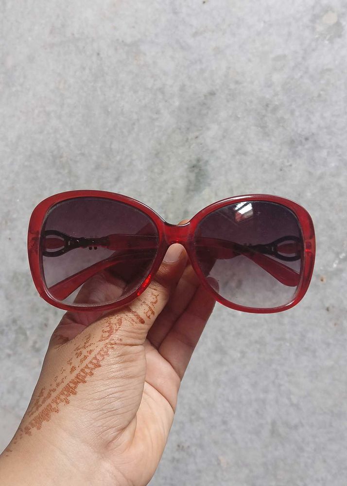 Chic Red Oversized Sunglasses