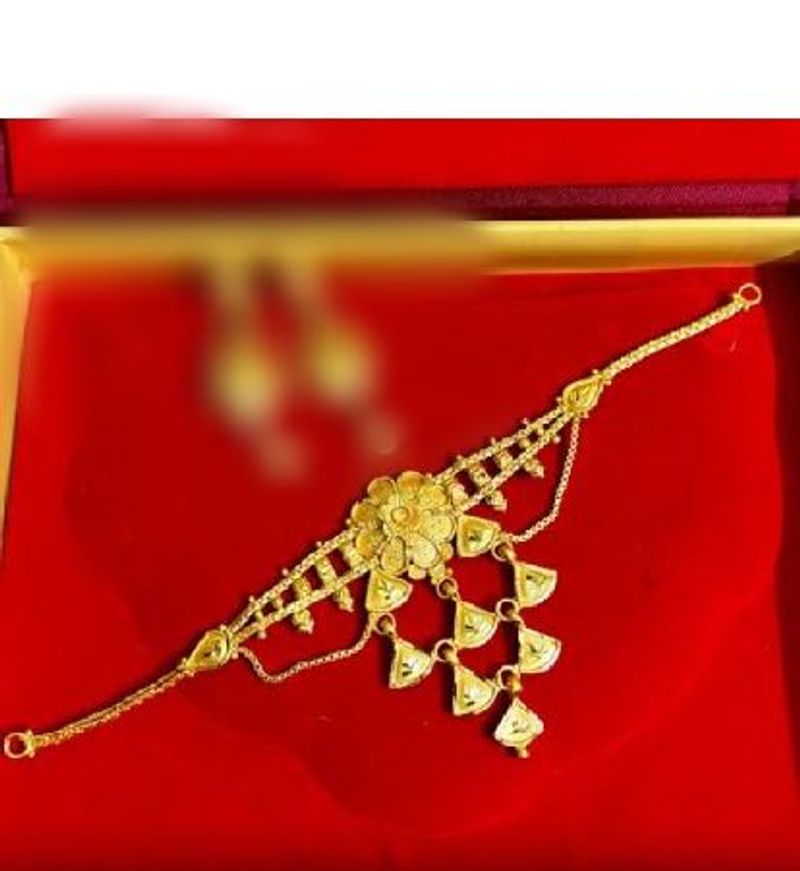 Elegant Gold plated choker
