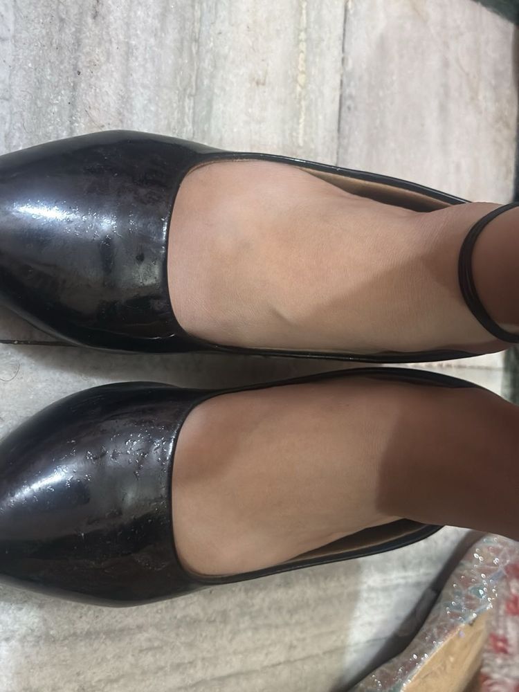 Black Pointed Toe Flats