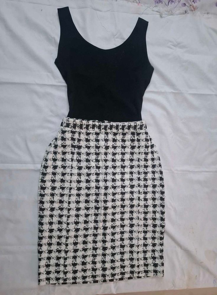 Chic Houndstooth Sheath skirt