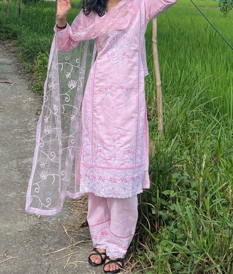 Beautiful Pink Embroidered Kurta Set