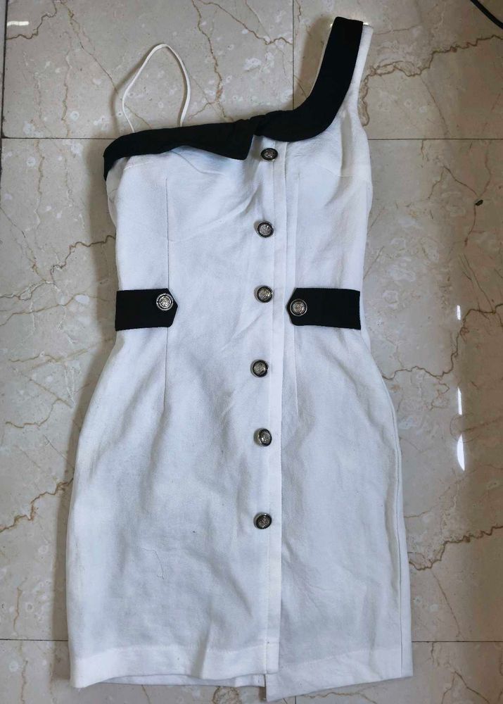 White middi bodycon dress