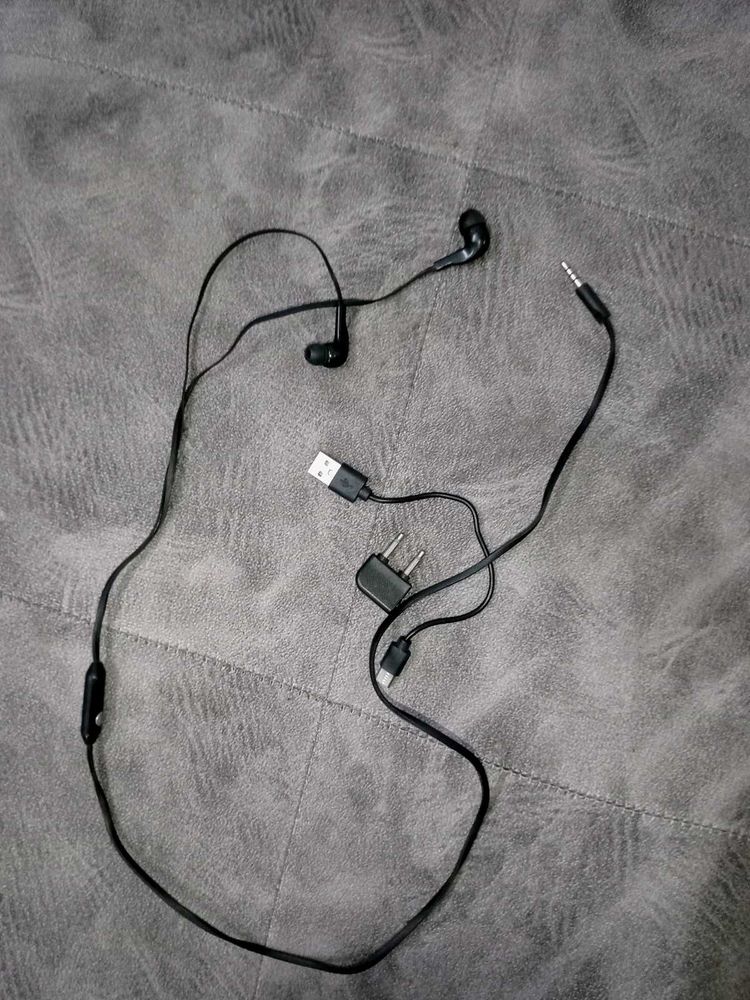 Universal Earbuds with Charger cable+ plug