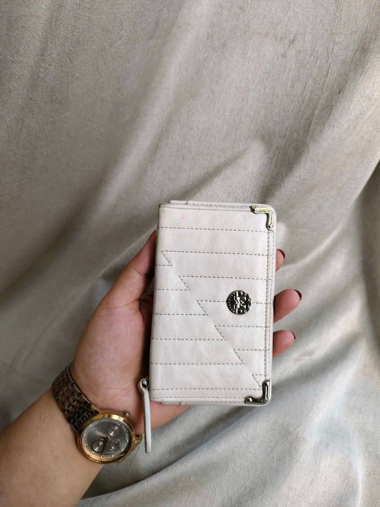 Chic White Quilted Wallet with Accent Detail