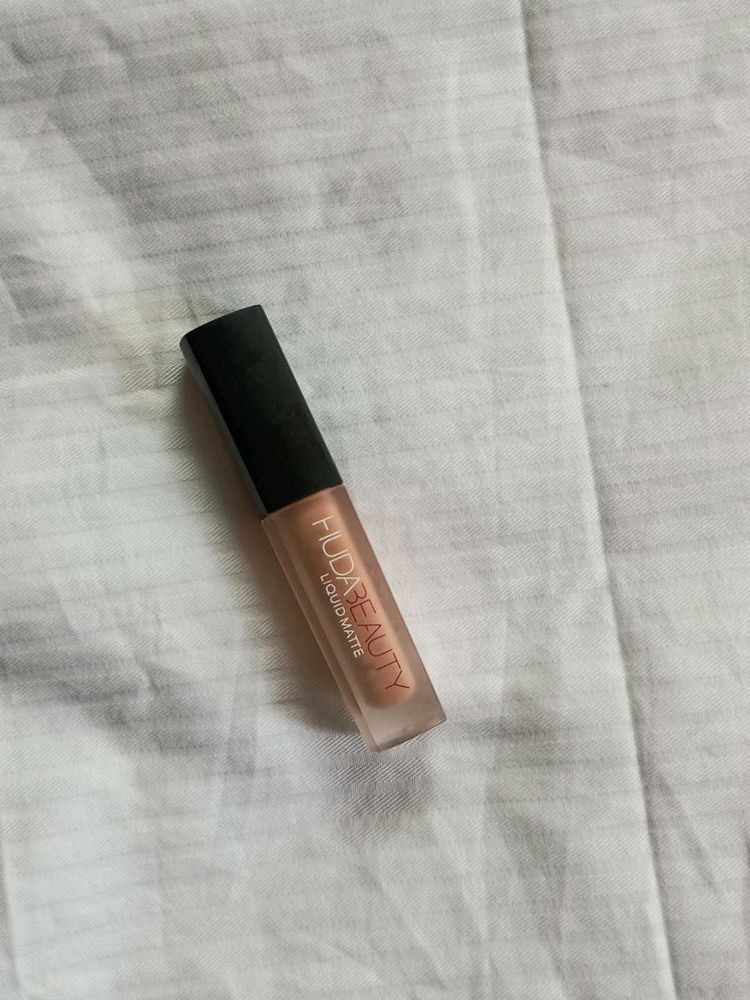 Huda Beauty Liquid Matte Lipstick