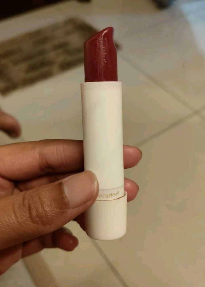 Set of lipglosse with lipbalm