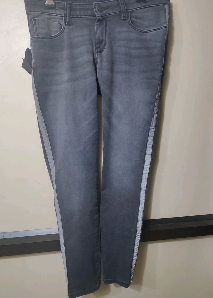 Tokyo Talkies. Women's Casual Jean's. New With Tag