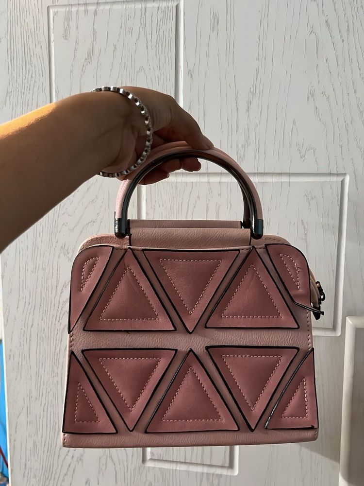 🦩Stylish Pink Triangle Handbag
