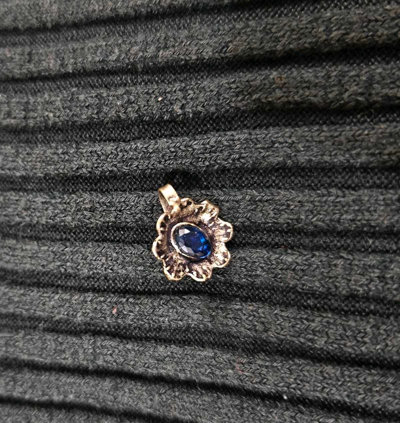Elegant Blue Stone Nose Pin