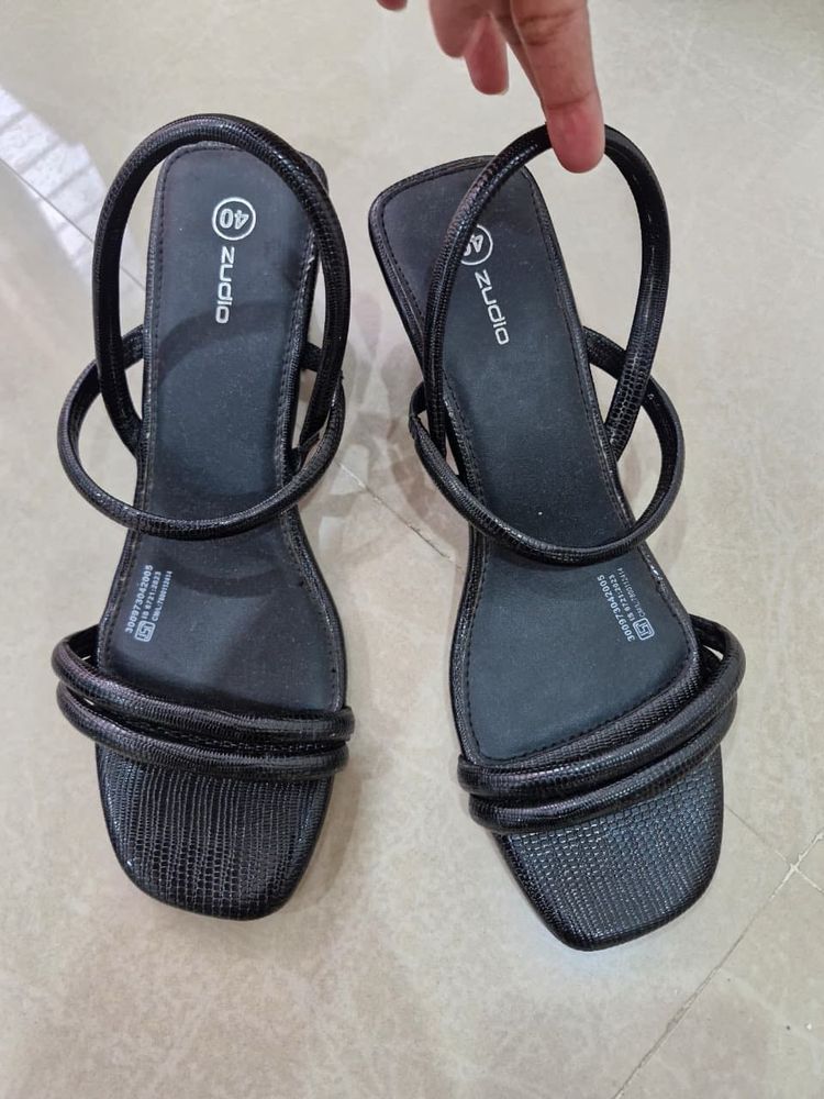 Chic Black Strap Sandals