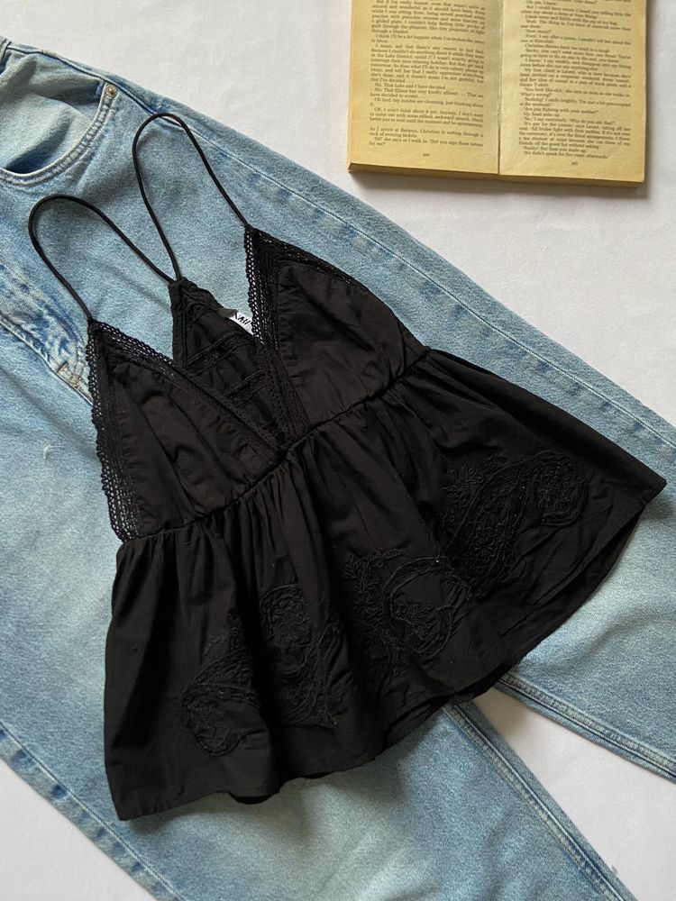 Chic Black Lace Trim Cami Top